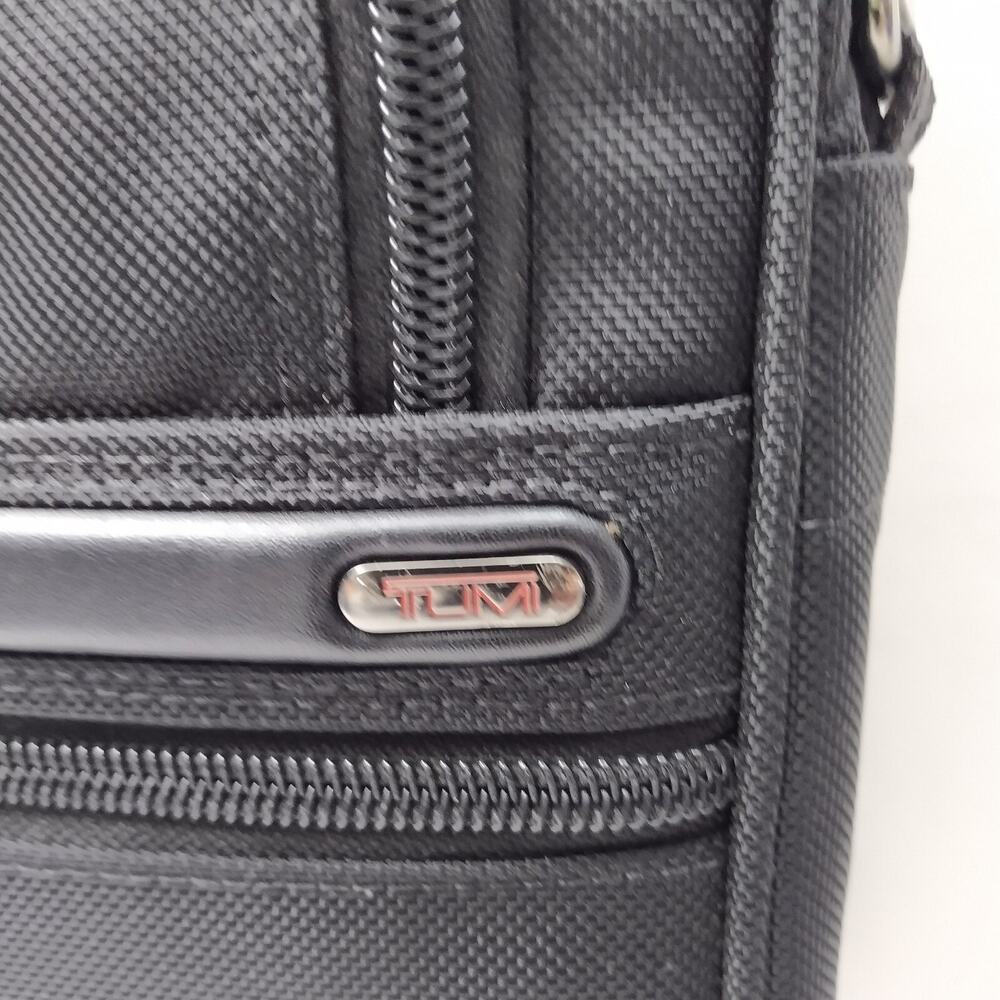 Tumi 2 Way Black Nylon Zipper Around Laptop Briefcase Messenger Bag - Picture 5 of 16